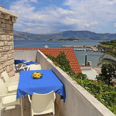 Holiday Home In Lumbarda With Garden, Cleaning Included Σπίτι διακοπών *
