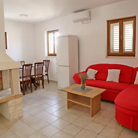 Adorable Stone House With Terrace,20m Distant From !, Cleaning Included Lumbarda