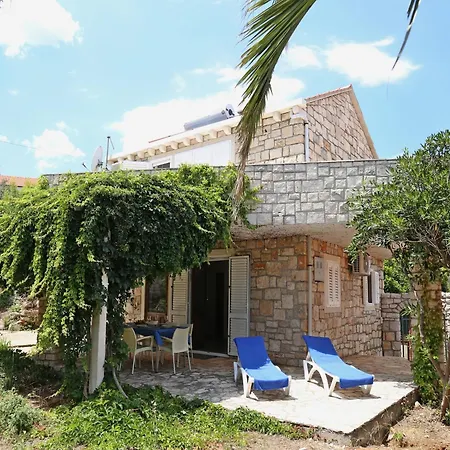 Holiday Home In Lumbarda With Garden, Cleaning Included Tatil Evi *