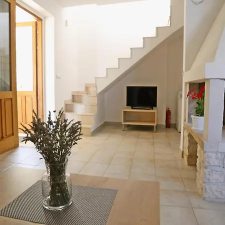 Tatil Evi Holiday Home In Lumbarda With Garden, Cleaning Included *